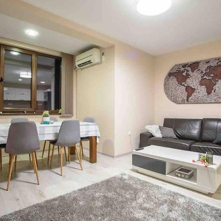 Sunny Spacious Apartment In A Great Location Kazanlŭk Eksteriør bilde