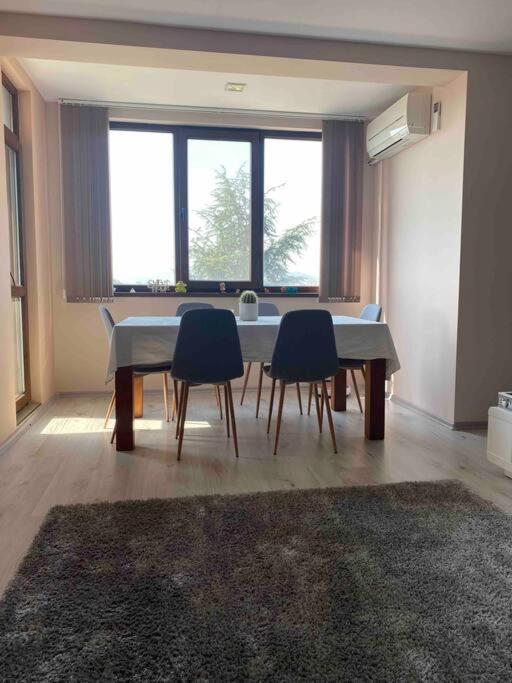 Sunny Spacious Apartment In A Great Location Kazanlŭk Eksteriør bilde